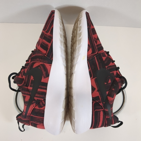 Nike women's Roshe One Print, red and black shoes, size 7.5 - Picture 6 of 11